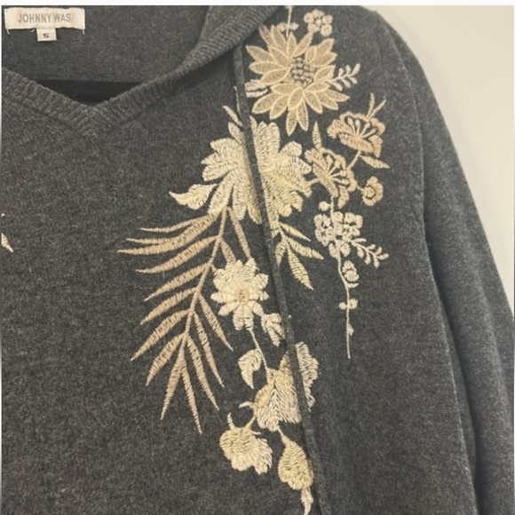Cashmere Johnny Was Hoodie with Floral Embroidery - Picture 6 of 9